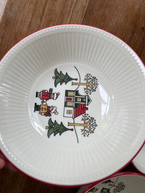 Set of 6 Gorgeous Wedgwood Windsor Christmas Dessert or Fruit Bowl
