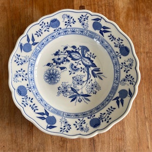 A Gorgeous Blue Onion (Scalloped, Rim)- Hutschenreuther Germany-Large Deep Soup/Pasta Plate-Large Rim Soup/Pasta Bowl 23.5cm- Blue/White-Rare