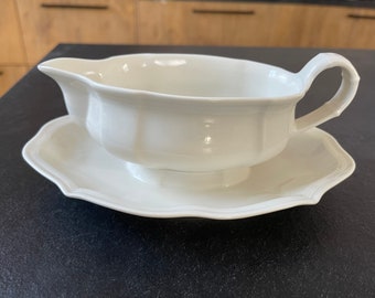 A Villeroy en Boch Manoir - Vitro Porcelain- Gravy Boat/Sauce Boat with Fixed Underplate- Gravy Boat with Attached Underplate-Rare!