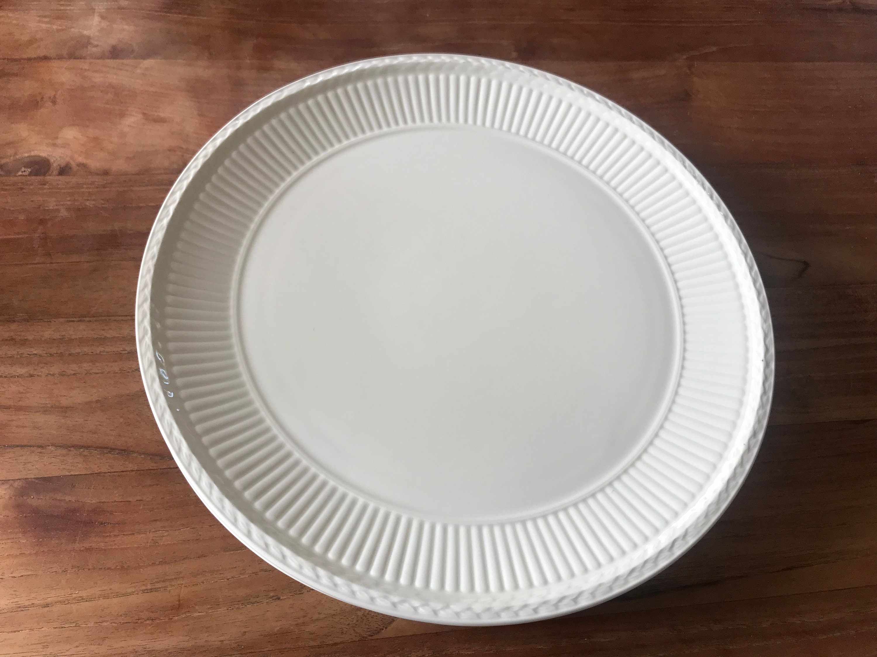 A Gorgeous Elegant Wedgwood Queen's ware Edme Pizza Plate/Under Plate/Cake/Pie Dish-Cake Platter/Round Serving Dish-Bottom Platter- 32cm