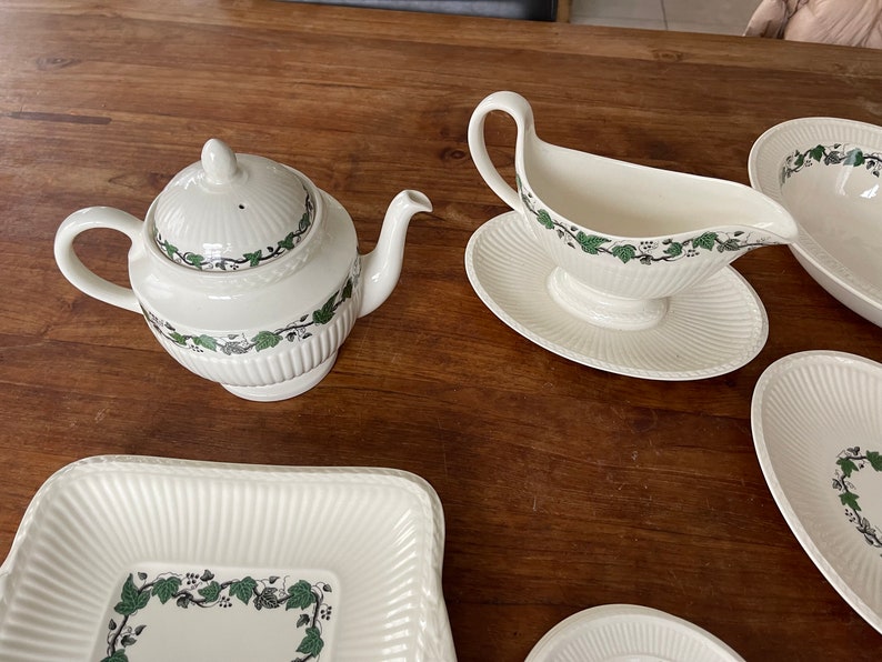 Belle vaisselle vintage Wedgwood ou Etruria & Barlaston Stratford complète thé/café et dîner et petit-déjeuner pour 6 couverts image 7