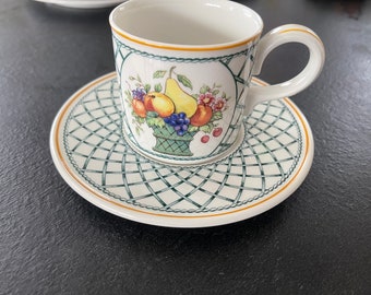 Une grande tasse à thé ou à café Villeroy & Boch « Basket » avec soucoupe - Tasse à thé haute ou tasse à café et soucoupe - Porcelaine Vitro - Corbeille de fruits