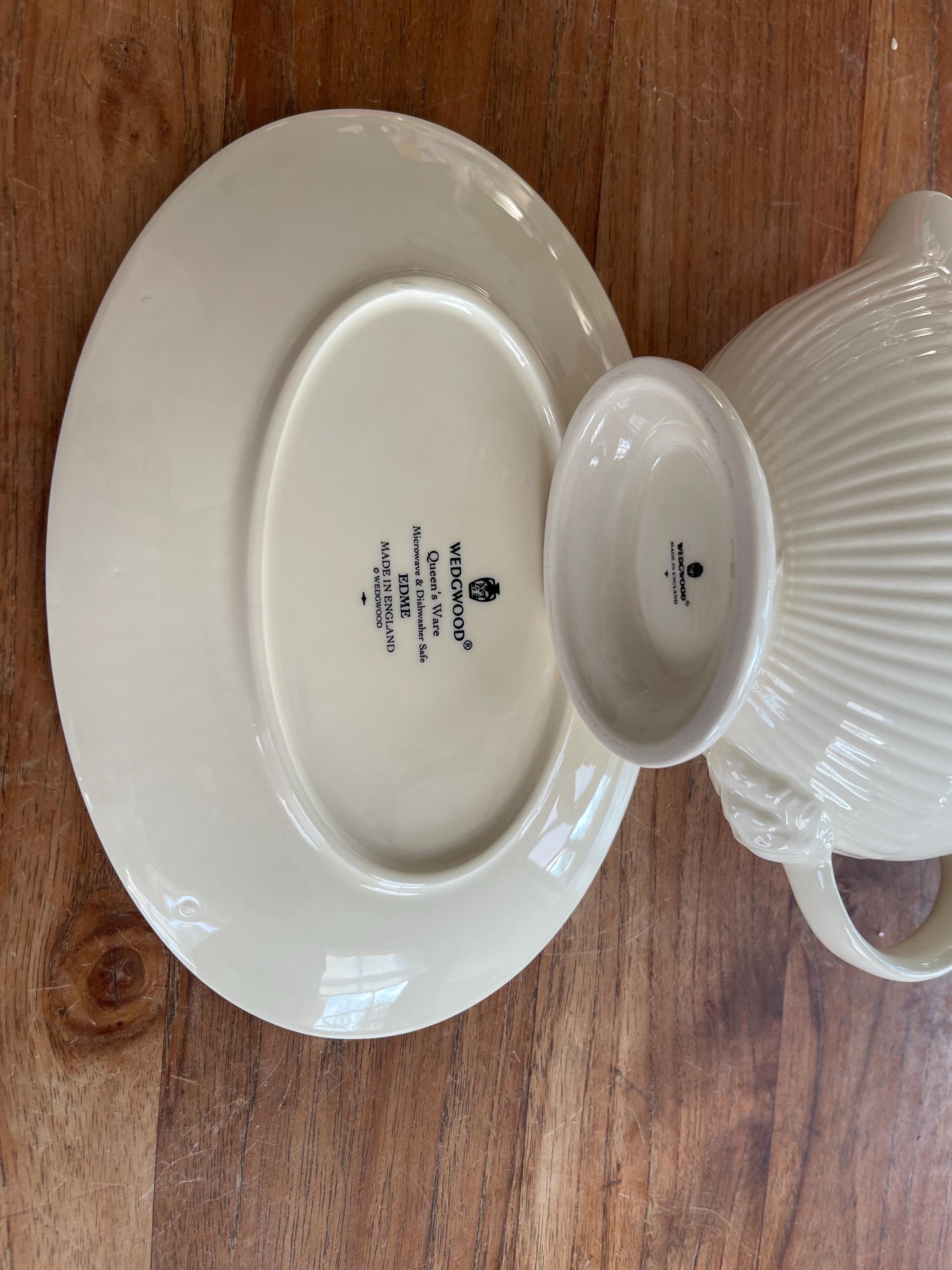A Gorgeous Elegant Wedgwood Queen's Ware Edme-gravy Boat/sauce