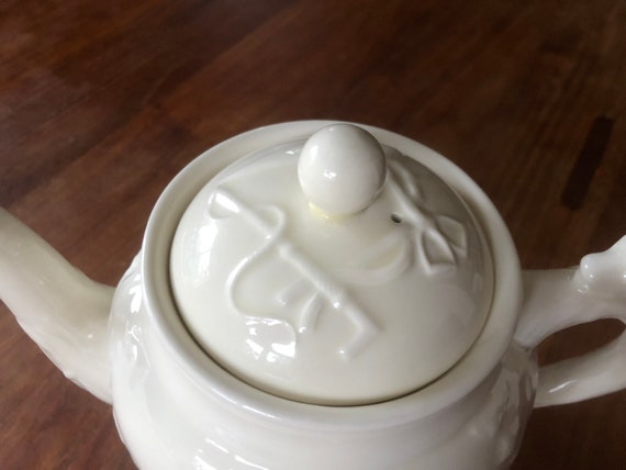 A Vintage Wedgwood Hunting Set Devonshire Large Teapot- Large