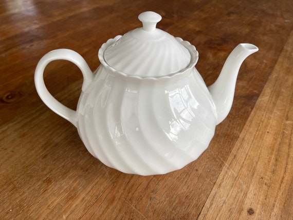 A Gorgeous Vintage Wedgwood Candlelight-bone China-large Teapot