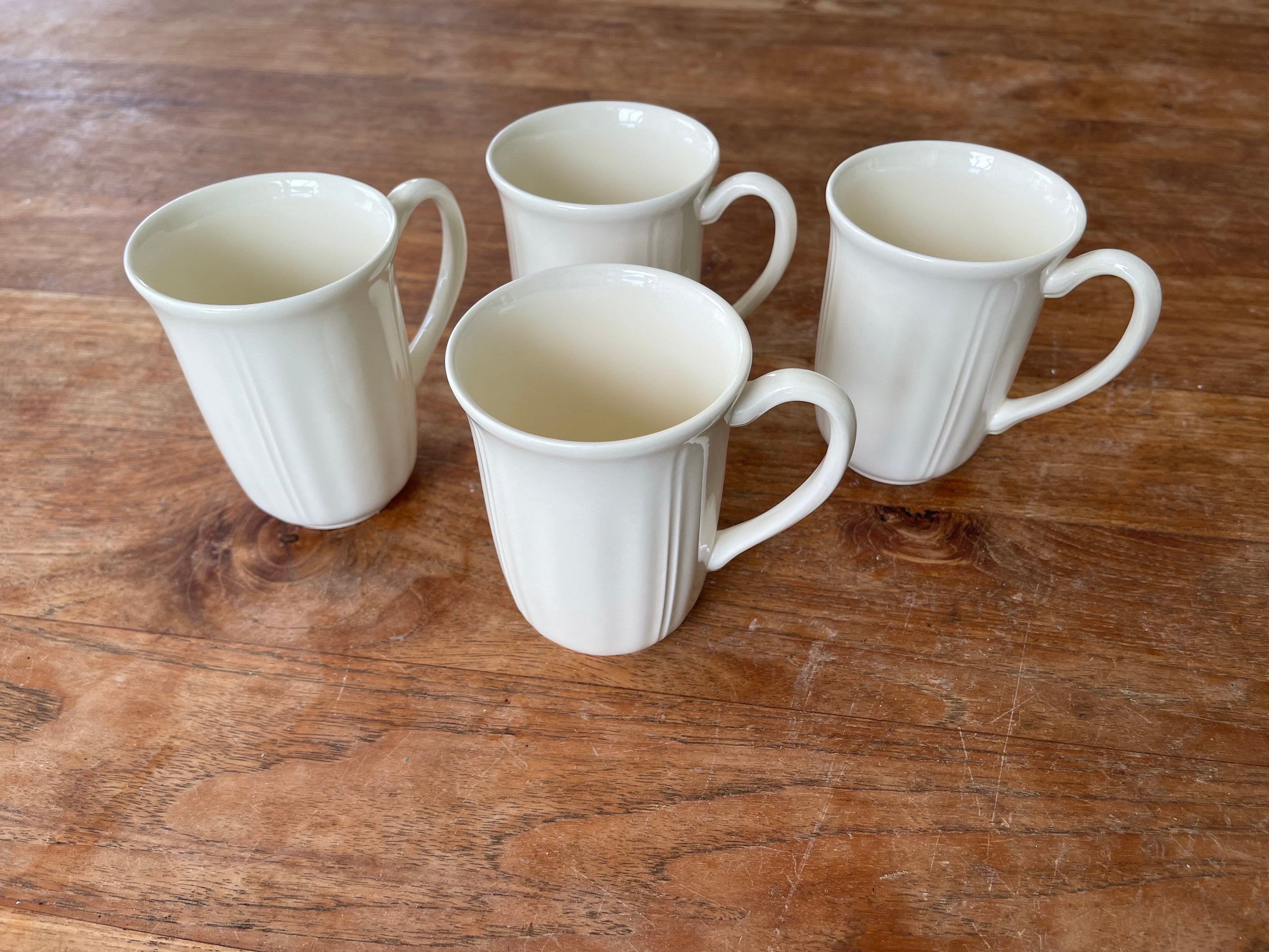 エレガントなウェッジウッド クイーンズウェア 4 個セット - ハンドル