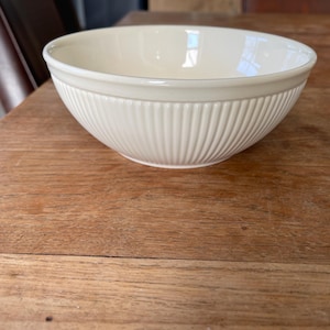A Gorgeous Wedgwood Queen&#39;s Ware- Edme Breakfast Bowl /Dish- Round Bowl-16cm- Rare!