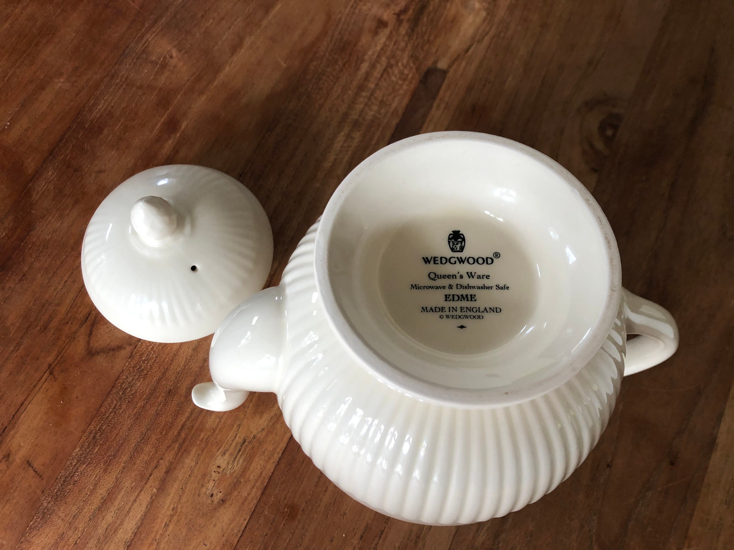 A Gorgeous Elegant Wedgwood Queen's Ware Edme- Large Teapot