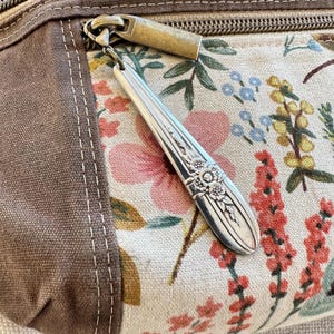 Srebrny uchwyt do zamka/breloczek do kluczy ze sztućców – Triumph (1941)