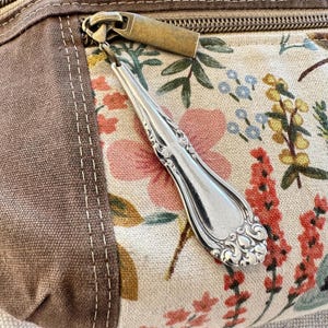 Srebrny uchwyt do zamka/breloczka do sztućców – Kenwood (1907)