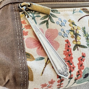 Srebrny uchwyt do zamka/breloczek do kluczy ze sztućców – Chatelaine-Sonia (1930)