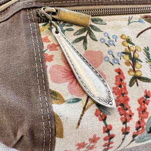 Srebrny uchwyt do zamka/breloczek do kluczy ze sztućców – Sheraton (1910)