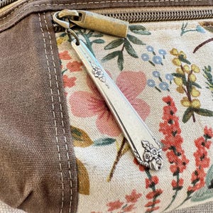 Srebrny uchwyt do zamka/breloczek do kluczy ze sztućców – Sweet Briar (1948)