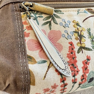 Srebrny uchwyt do zamka/breloczek do kluczy ze sztućców – Bridal Wealth (1915)