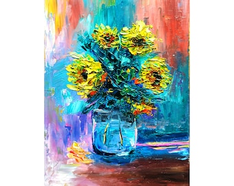 Könnte beinhalten: Ein Gemälde mit einem Strauß gelber Sonnenblumen in einer blauen Vase. Der Hintergrund ist ein lebendiger Mix aus Blau, Lila und Rot.