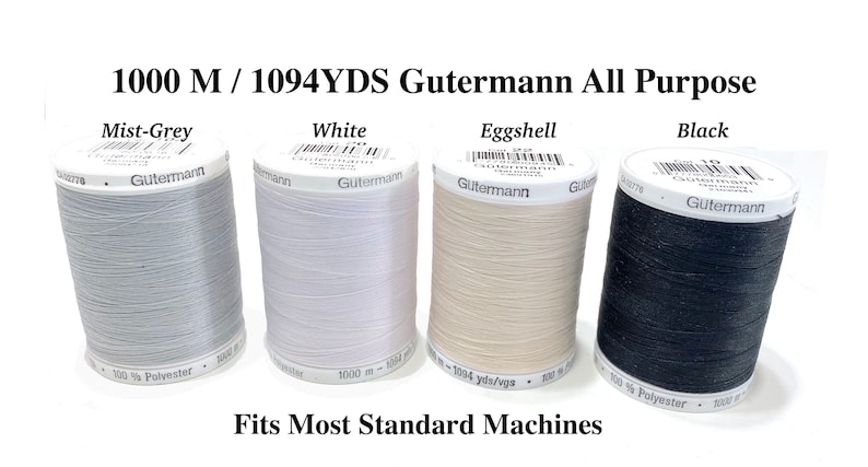 Pode incluir: Quatro carret&eacute;is de linha Gutermann 100% poli&eacute;ster para uso geral nas cores cinza n&eacute;voa, branco, casca de ovo e preto. Cada carretel cont&eacute;m 1000 metros de linha. O texto 1000 M / 1094YDS Gutermann All Purpose e Fits Most Standard Machines &eacute; vis&iacute;vel.