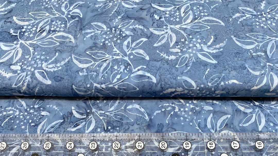 Edyta Sitar BATIK BAKERS DOZEN Fabric Babyblue Lilacs Ab8501b1