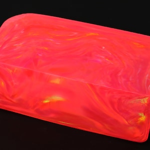 Oparex Opal 517g OLP355 UV Reactive Hot Pink Imitation Opal Rough Block Stone with Aurora / Nebula Pattern for handmade ring