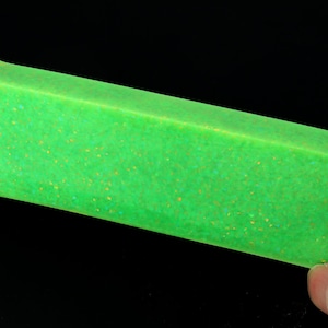 Oparex Opal 100g OLP456 Glitter Opal Neon Green Imitation Opal Rough Block Stone with Glitter Pinfire Pattern for wood carving pendant