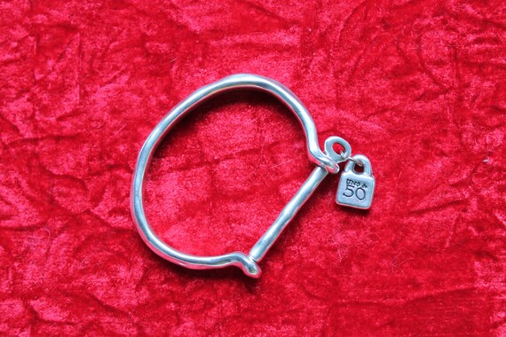 uno de 50 shackled bracelet