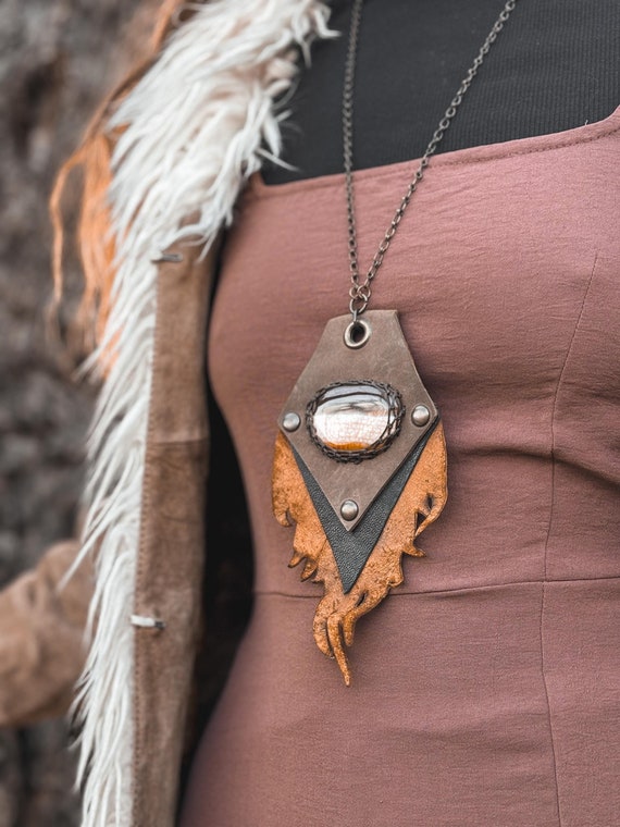 Agate Leather Pendant Necklace: Bohemian Tribal Jewelry