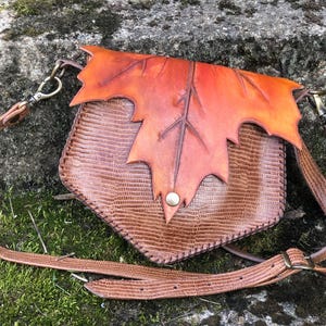 Handcrafted Leather Leaf Shoulder Bag – Forest-Inspired Design