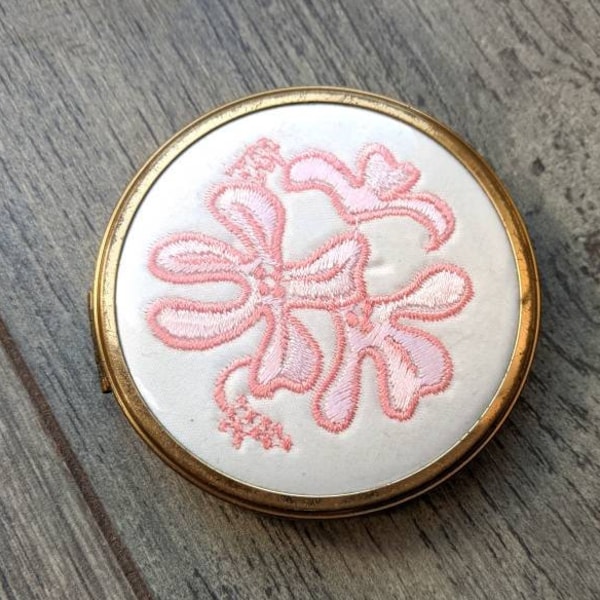 Floral Compact, SALE, Powder Compact, Compact Mirror, Vintage Vanity, Unsigned Beauty,1950's Embroidered Compact, Set Design, Cosmetic Props