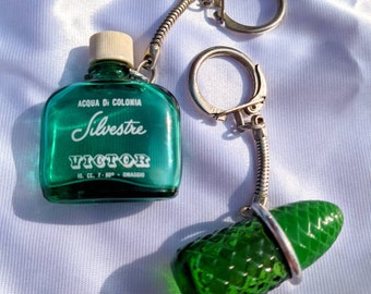 Brelok do kluczy z butelką po goleniu Silvestre Victor: Vintage Mens Cosmetics Prop