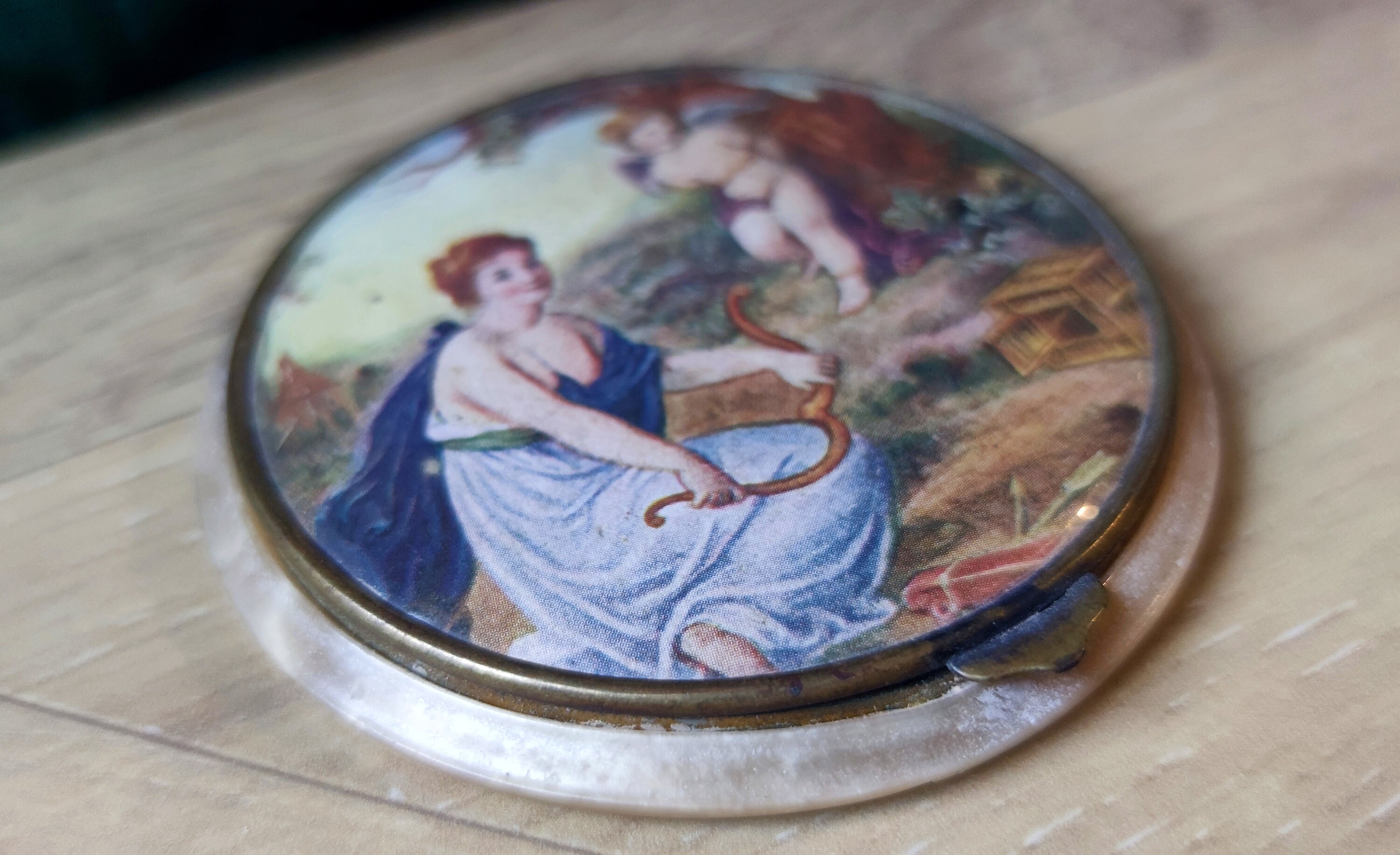 スペシャル特典 Compact Powder Antique Celluloid Vanity Compact Brass その他