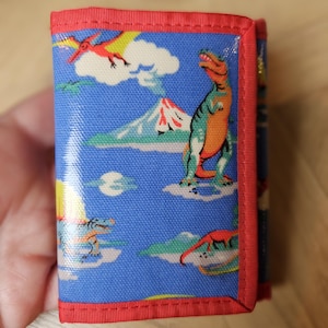 Monedero vintage Cath Kidston con velcro de dinosaurio, regalo de dinosaurio retro T-Rex, regalo de dinosaurio para él, regalo de dinosaurio retro, regalo para papá, amigo secreto