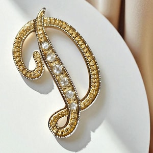 Vintage 1960er Jahre Initial "D" Brosche, kursiver Buchstabe D Geschenk, Retro D Brosche Pin, Kitsch Name beginnend mit D Gold Brosche, Geschenk für sie