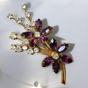 Vintage Judy Lee Style Brooch: Czech Glass Purple Flower Bouquet