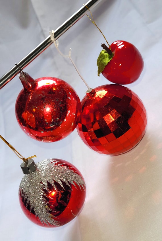 Red glass christmas baubles discount
