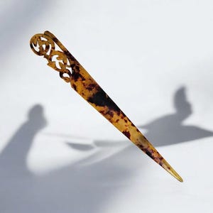 Antique Faux Tortoiseshell Hair Comb: Hand Carved Floral  display picture 3