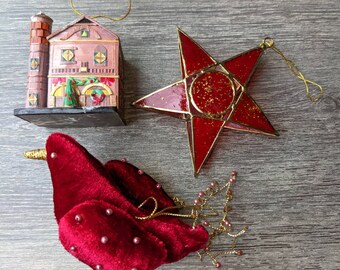 Vintage Diorama Christmas Bauble, Red Capiz Shell Stained Glass Star Ornament, Straw House Bauble Christmas Decoration,  Bird Bauble Lot19