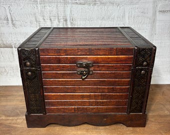 Wood Slat Chest Velvet Lined w/ Latch