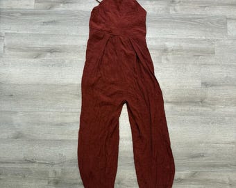 Mono Halara para mujer, talla M, color rojo óxido, tirantes finos, espalda con cordones y pernera ajustada.