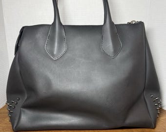 Bolso tote con tachuelas de GUM Bag of Italy, color negro.