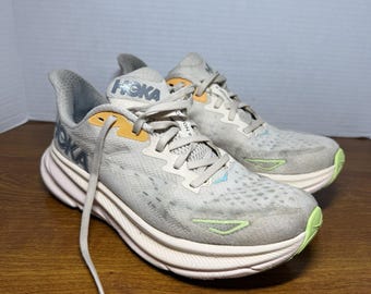 Hoka One One Clifton 9 Sneakers Shoes Women's 7B Walk Run Work Comfort Worn Sole