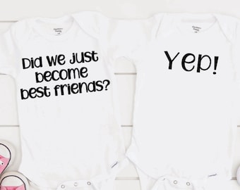 SET (2) de pijamas para mejores amigas / ¿Acabamos de hacernos mejores amigas? ¡Sí! / Pijamas personalizados para bebé / Conjunto de pijamas / Anuncio de embarazo