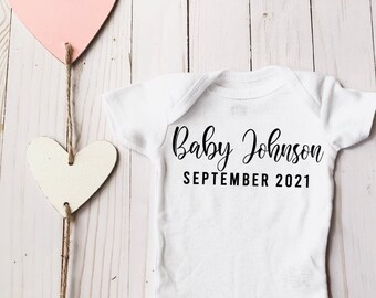 Nombre del bebé Onesie / Anuncio Onesie / Madre Hija / Daddy's Girl / Loved Baby / Mama's Boy /Pregnancy Announcement /Coming Soon