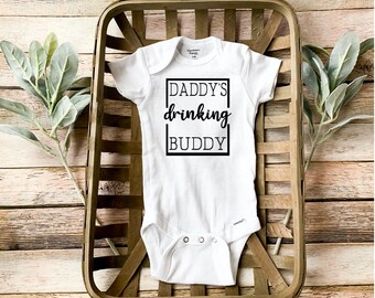 Daddy's Drinking Buddy / Lindo Onesie Divertido / Camisa de bebé / Bebé recién nacido / Regalo de baby shower / Nuevo papá / Padre hijo / Es un niño / Al igual que papá