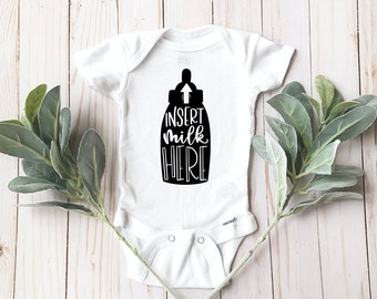 Inserte la leche aquí / Funny Onesie / Camisa de bebé / Bebé recién nacido / Regalo de baby shower / Nueva mamá / Padre Hijo / Feeding Baby Quotes