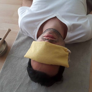 Almohada para el plexo solar: rellena con hierbas a elección y semillas de lino, rellenable - Mascarilla de meditación para ojos