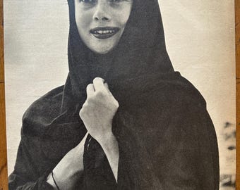 Retrato de revista vintage de Audrey Hepburn de 1951