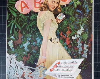 A Street With Buildings On Either Side Photo – Free Pall Mall Image On