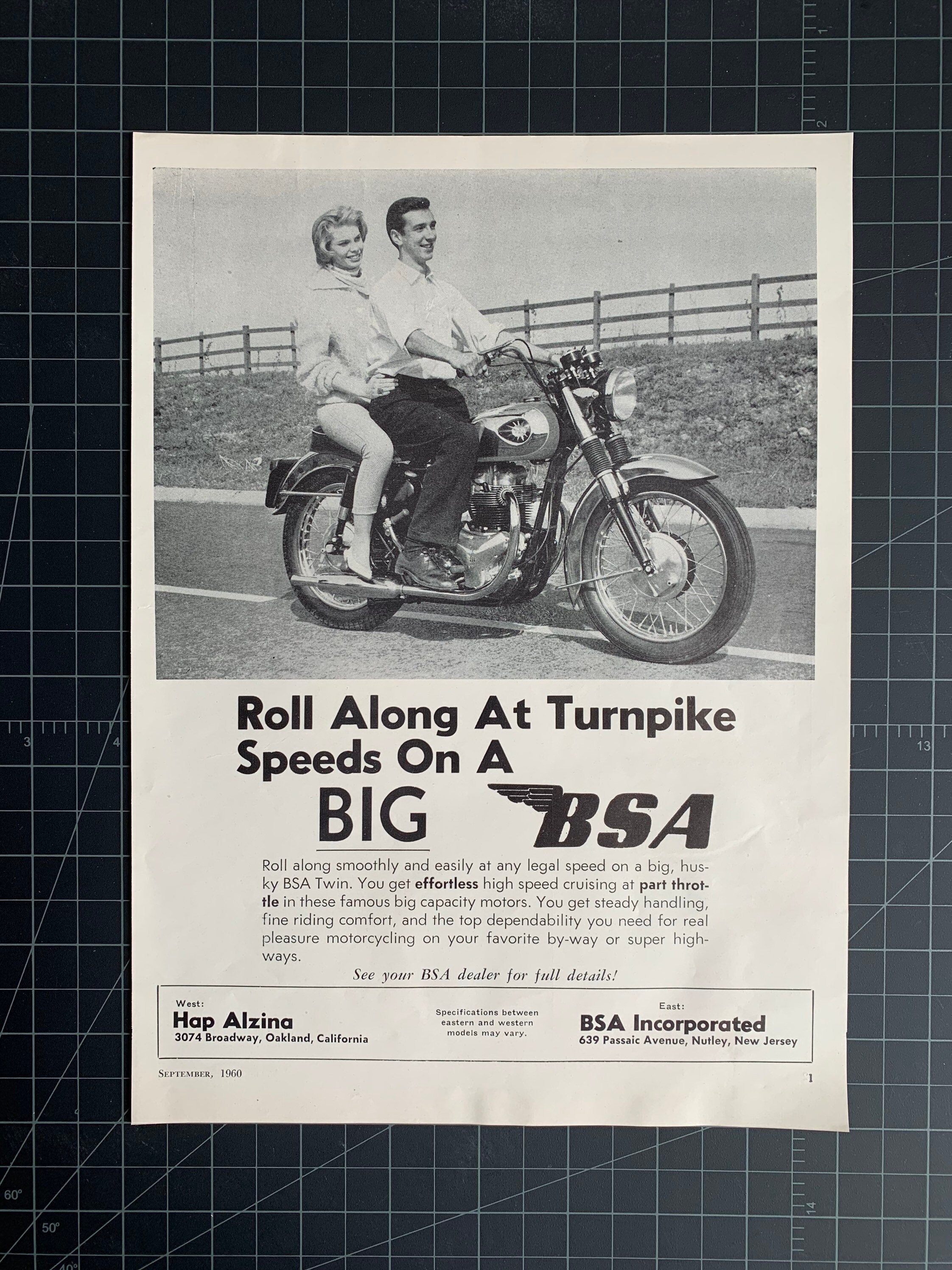 BSA プロモーション 看板 大型 60年代 アンティーク ヴィンテージ 英国 1960年代のヴィンテージBSAモーターサイクルの印刷広告 – クラシックな