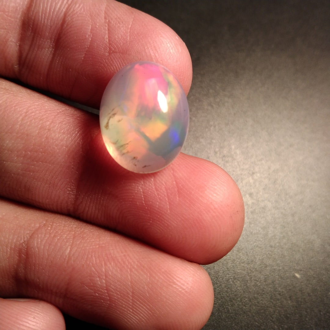 Cabochon Ovale En Opale Noire éthiopienne Naturelle - 13x9x5 Mm, 2,30 Carats - Neuf Avec étiquettes