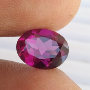 Faceted Oval Rhodolite Garnet Gemstone: 2.40 Carat, 10x7.60mm