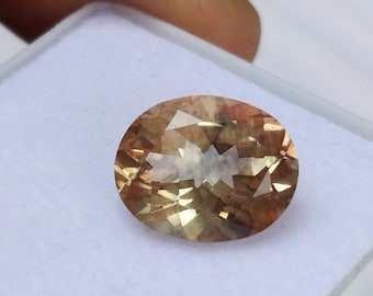 Piedra solar de Oregón natural bicolor de 2 ct. Forma ovalada, tamaño 10 x 8 mm. Piedra solar de Oregón americana suelta.